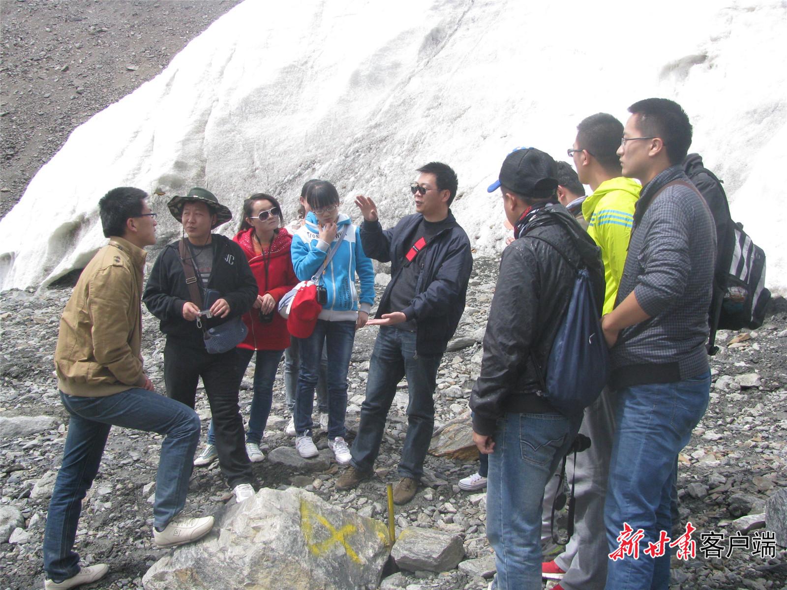 兰州城市学院地理科学专业学生前往新疆实习。.jpg